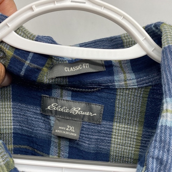 Eddie Bauer classic fit gauze like plaid button - Picture 2 of 6